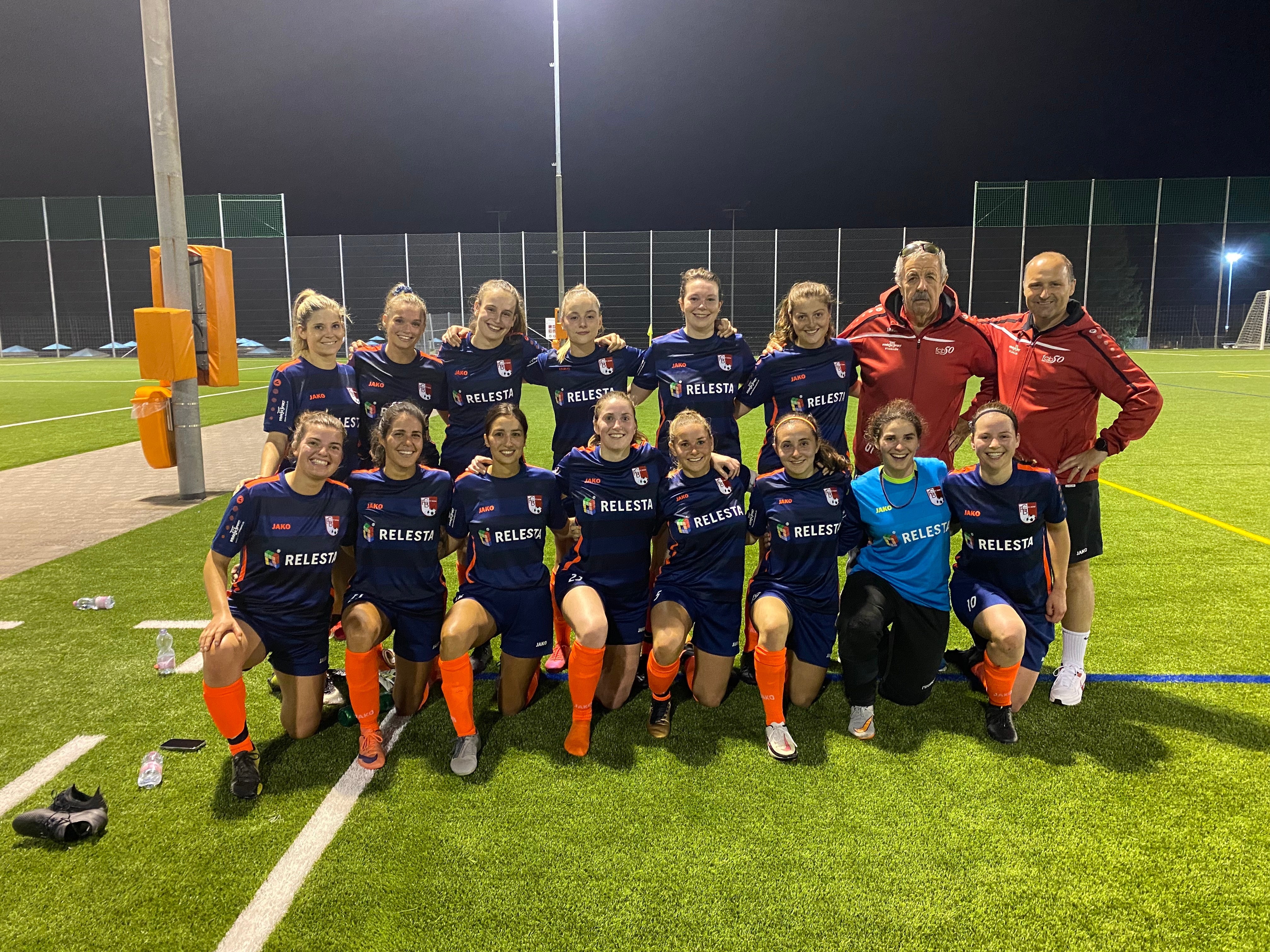 Lesbensex nach dem Trianing der Damen-Fußballmannschaft Lesbensex nach dem Trianing der Damen-Fußballmannschaft